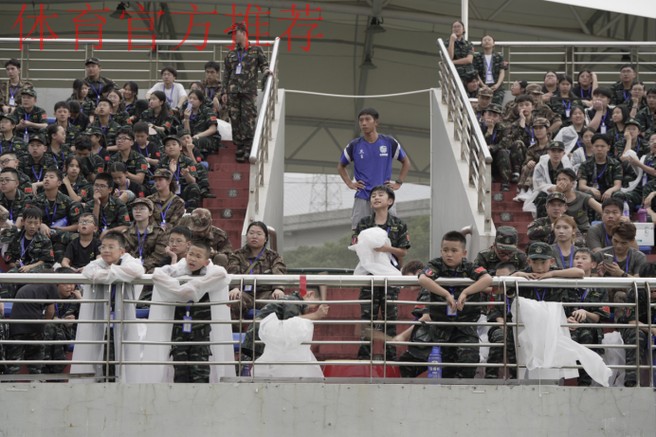 浙超连侨心,乡情燃赛场——50国温籍华裔青少年助威浙超温州赛区 浙超连侨心,乡情燃赛场——50国温籍华裔青少年助威浙超温州赛区